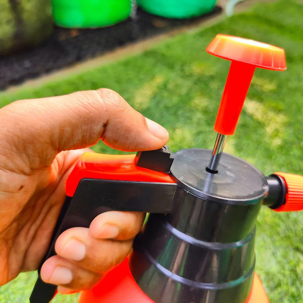 High Pressure Garden Spray Pump 2 Liter For Home Gardening - Image 9